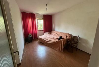 Apartament cu 3 camere decomandat în Gară