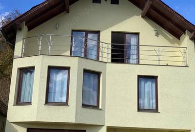 Casă cu 4 camere în Central