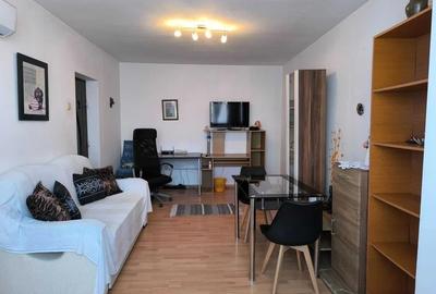 Apartament cu 3 camere semidecomandat, mobilat în Podu Roș - 1