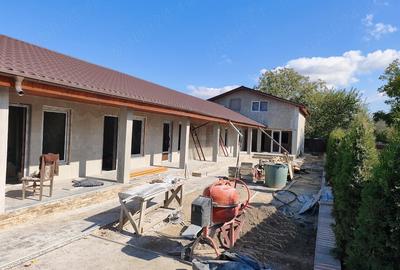 Casă cu 10 camere cu Teren 600 Mp în Central