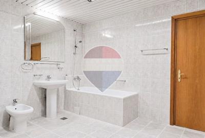 Apartament cu 2 camere decomandat în Gara de Nord