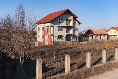 Casă individuală cu 10 camere cu Canalizare în Hărman