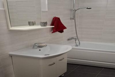 Apartament cu 3 camere decomandat în Florești