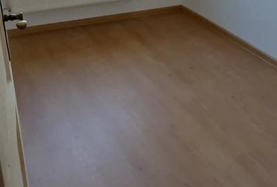 Apartament cu 3 camere semidecomandat în Micro 15