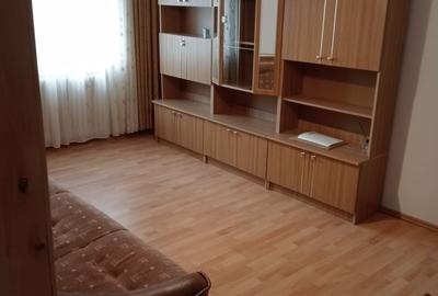 Apartament cu 2 camere decomandat în Nicolina