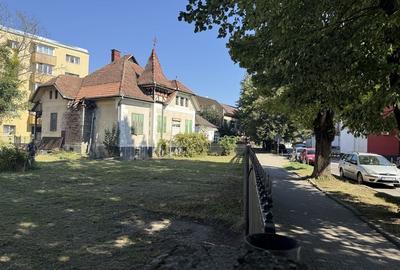 Casă cu 3 camere cu Teren 1000 Mp în Central