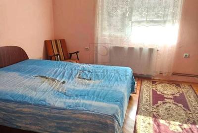 Casă cu 3 camere decomandat în Girocului