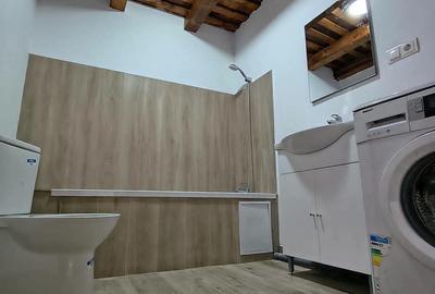 Casă cu 4 camere cu Teren 1200 Mp în Central