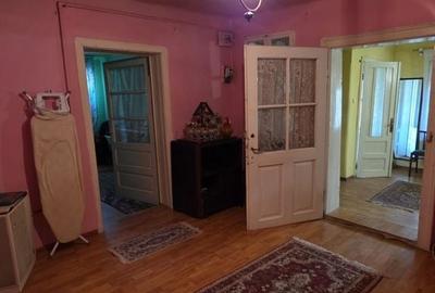 Casă cu 2 camere în Central