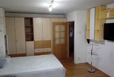 Garsonieră decomandată în Vitan