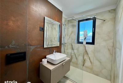 Casă cu 4 camere cu Teren 100 Mp în Central