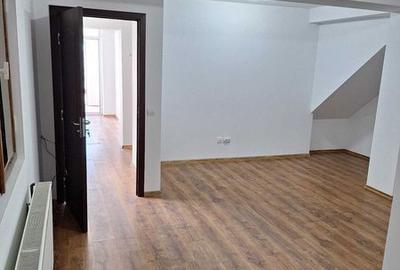 Casă cu 4 camere cu Teren 101 Mp în Central
