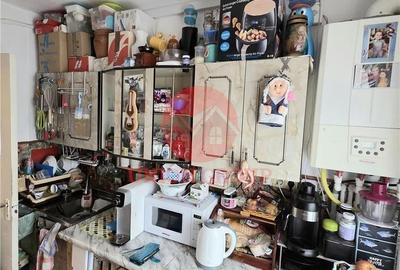 Apartament cu 3 camere decomandat în Est