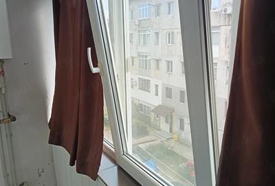 Apartament cu 2 camere semidecomandat în Fetești-Gară - 1