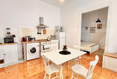 Apartament cu 3 camere decomandat, mobilat în Central