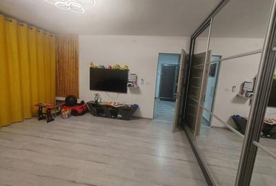 Apartament cu 3 camere decomandat în 1 Decembrie - 1