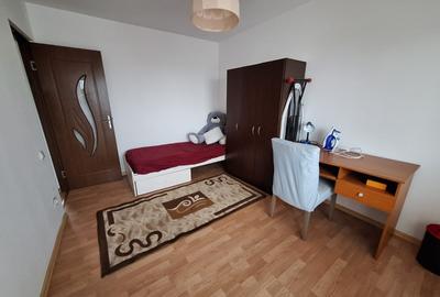 Apartament cu 3 camere decomandat în Dosu Bricii