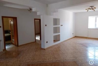 Casă cu 4 camere în Central - 5