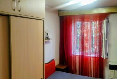 Apartament cu 3 camere semidecomandat în Micro 14