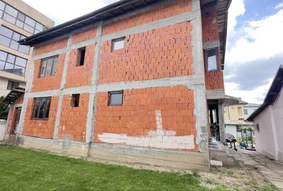 Casă cu 4 camere în Central