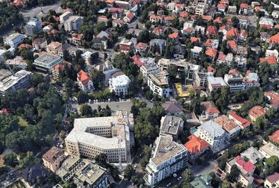 Casă individuală cu 12 camere cu Garaj în Capitale - 1