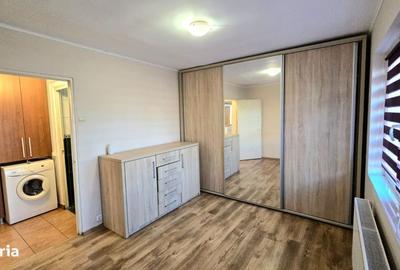 Apartament cu 3 camere decomandat în Micro 16