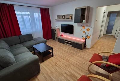Apartament cu 3 camere semidecomandat, mobilat în Tomis Nord