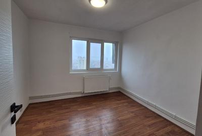 Apartament cu 3 camere decomandat în Aluniș