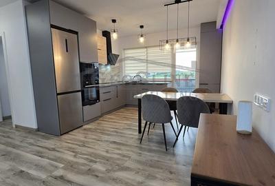 Apartament cu 3 camere decomandat în Baciu