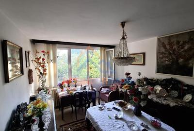 Apartament cu 4 camere decomandat în Berceni