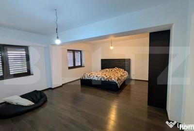 Apartament cu 3 camere semidecomandat în Micro 3