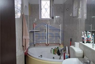 Apartament cu 2 camere decomandat în Baba Novac