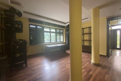 Casă individuală cu 11 camere cu Canalizare în Sisești - 4