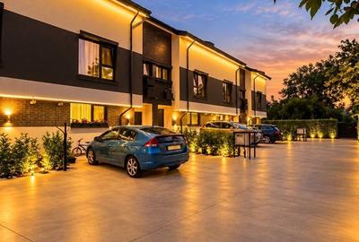 Casă cu 5 camere cu Teren 352 Mp în Mogoșoaia