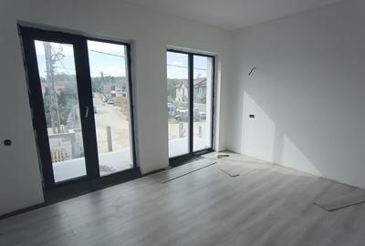 Casă individuală cu 4 camere cu Teren 450 Mp în Exterior Sud