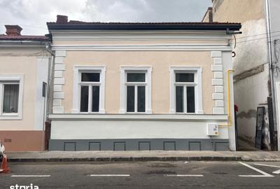 Casă cu 5 camere cu Teren 300 Mp în Central