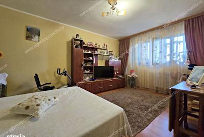 Apartament cu 2 camere decomandat în Micro 18