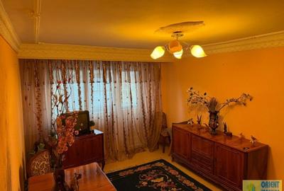 Apartament cu 3 camere decomandat în Km 4-5