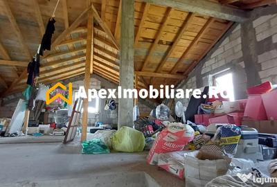 Casă cu 4 camere cu Teren 883 Mp în Varlaam