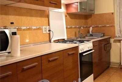 Apartament cu 4 camere decomandat în Nicolina