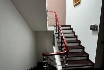 Casă cu 4 camere în Barbu Văcărescu