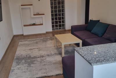 Apartament cu 3 camere decomandat, mobilat în Casa de Cultură