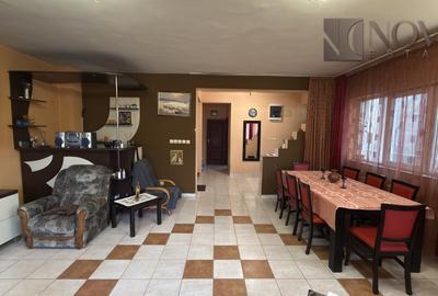 Casă individuală cu 8 camere cu Canalizare în Apărătorii Patriei - 4