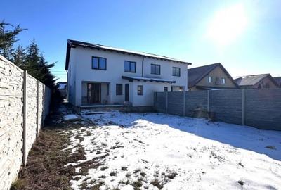 Duplex cu 5 camere cu Canalizare în Moșnița Nouă - 1