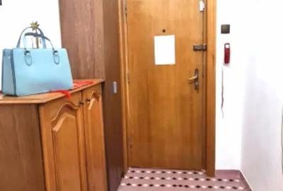 Apartament cu 3 camere decomandat în Capitale - 12