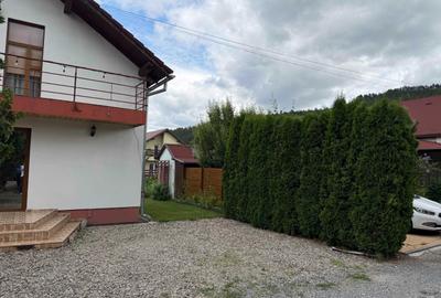 Casă cu 4 camere în Vlaha