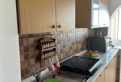 Apartament cu 2 camere semidecomandat în Micro 6 - 8