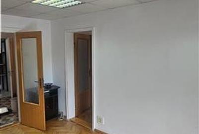 Apartament cu 3 camere decomandat, mobilat în Iancului