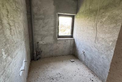 Casă cu 11 camere cu Canalizare în Brănești - 26