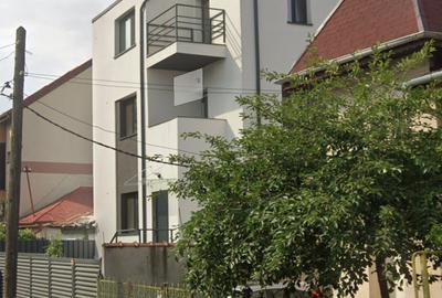 Casă cu 6 camere cu Canalizare în Domenii - 1